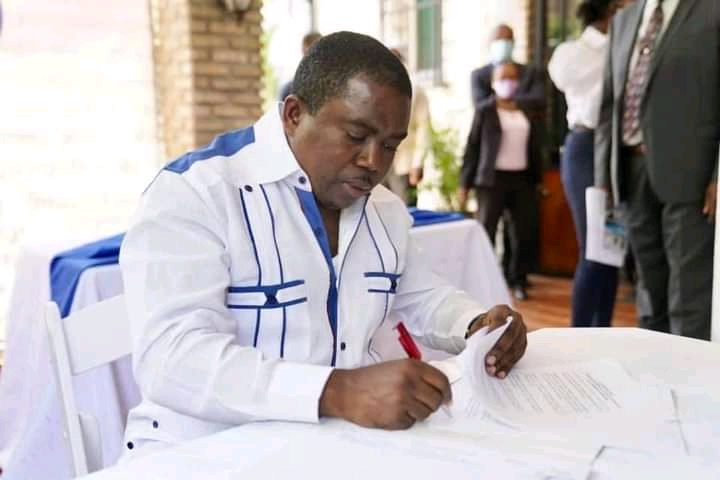 Le persécuté politique Ariel Henry signe un accord avec des artisans du&nbsp;lòk