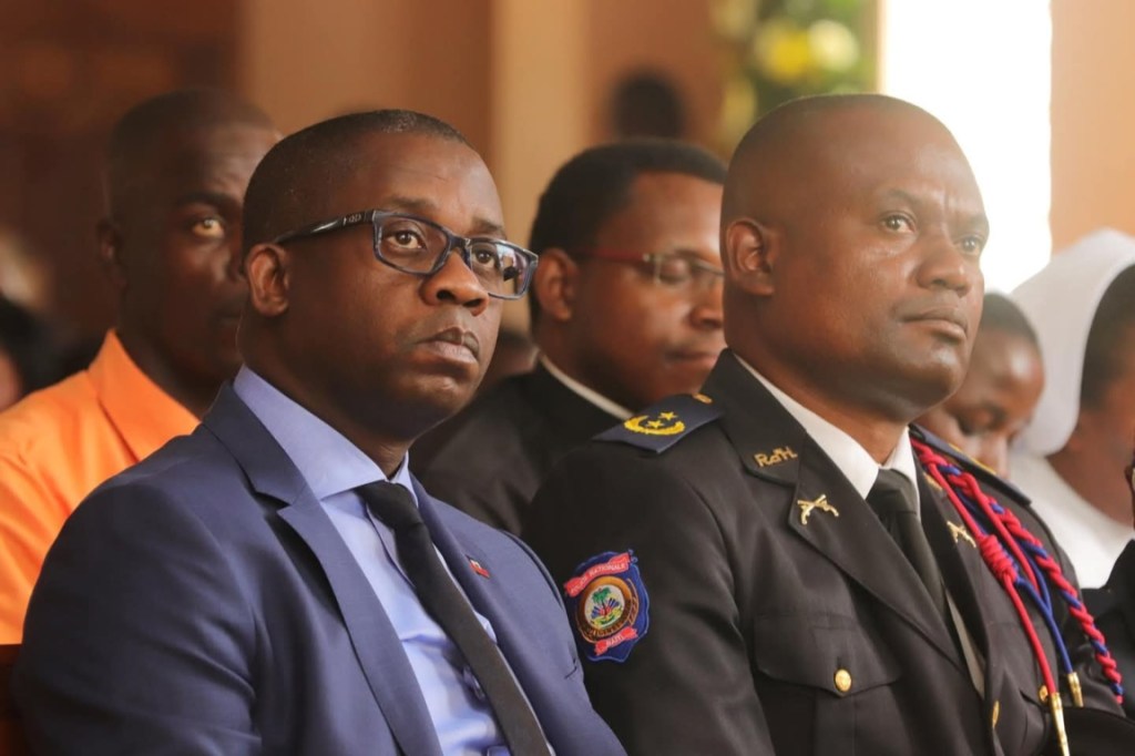 Pa gen alèz, bò&nbsp;falèz